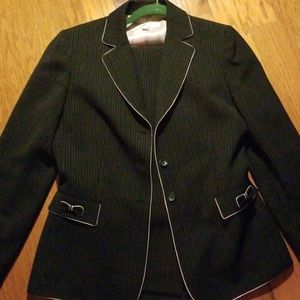 TAHARI SUIT